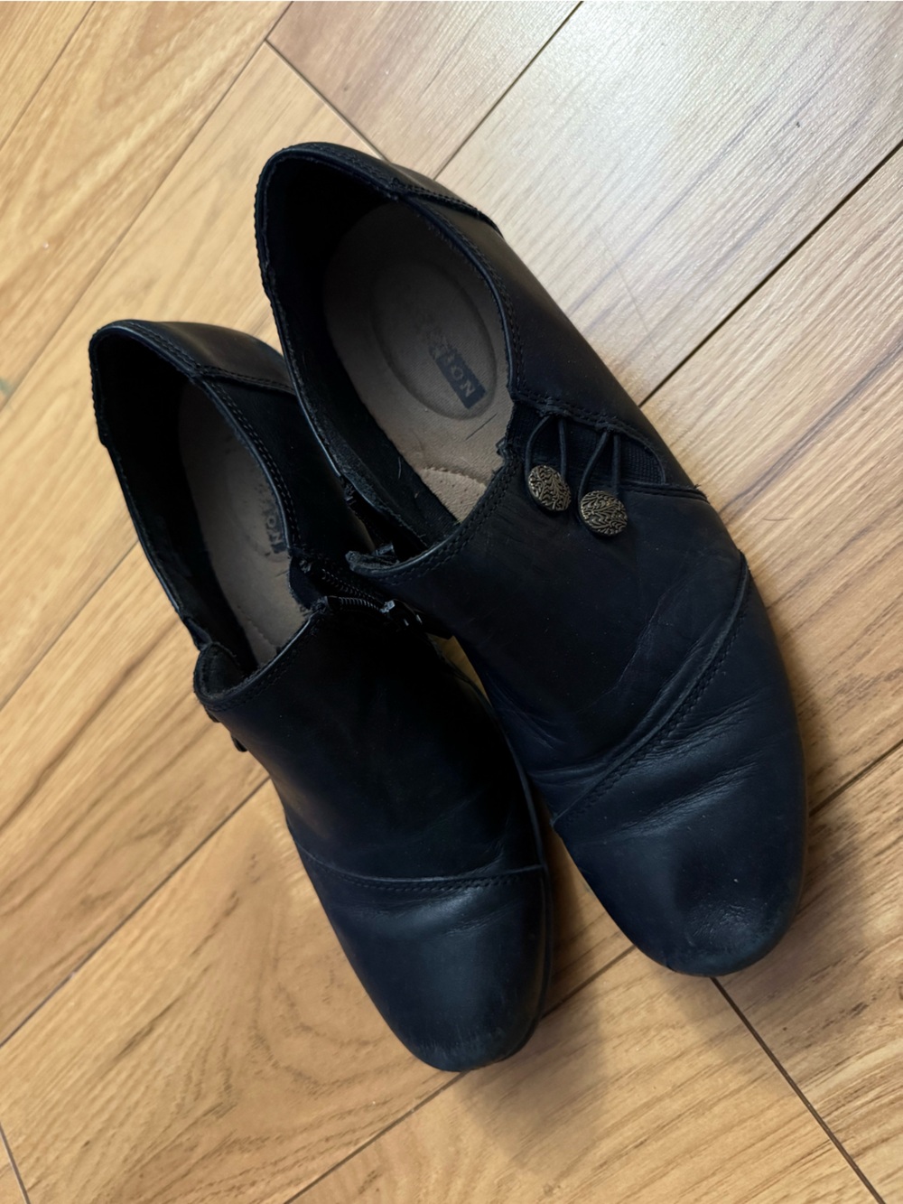Clark’s Black zip up women’s Leather Dress Shoes